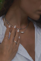 CHAIN NECKLACE WITH A BAROQUE PEARL