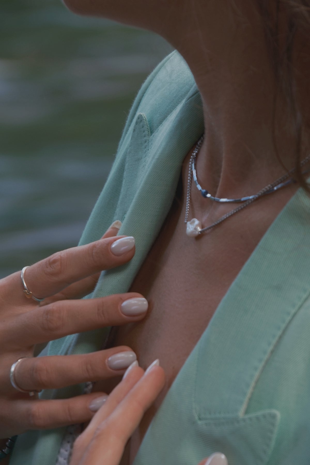CHAIN NECKLACE WITH A BAROQUE PEARL