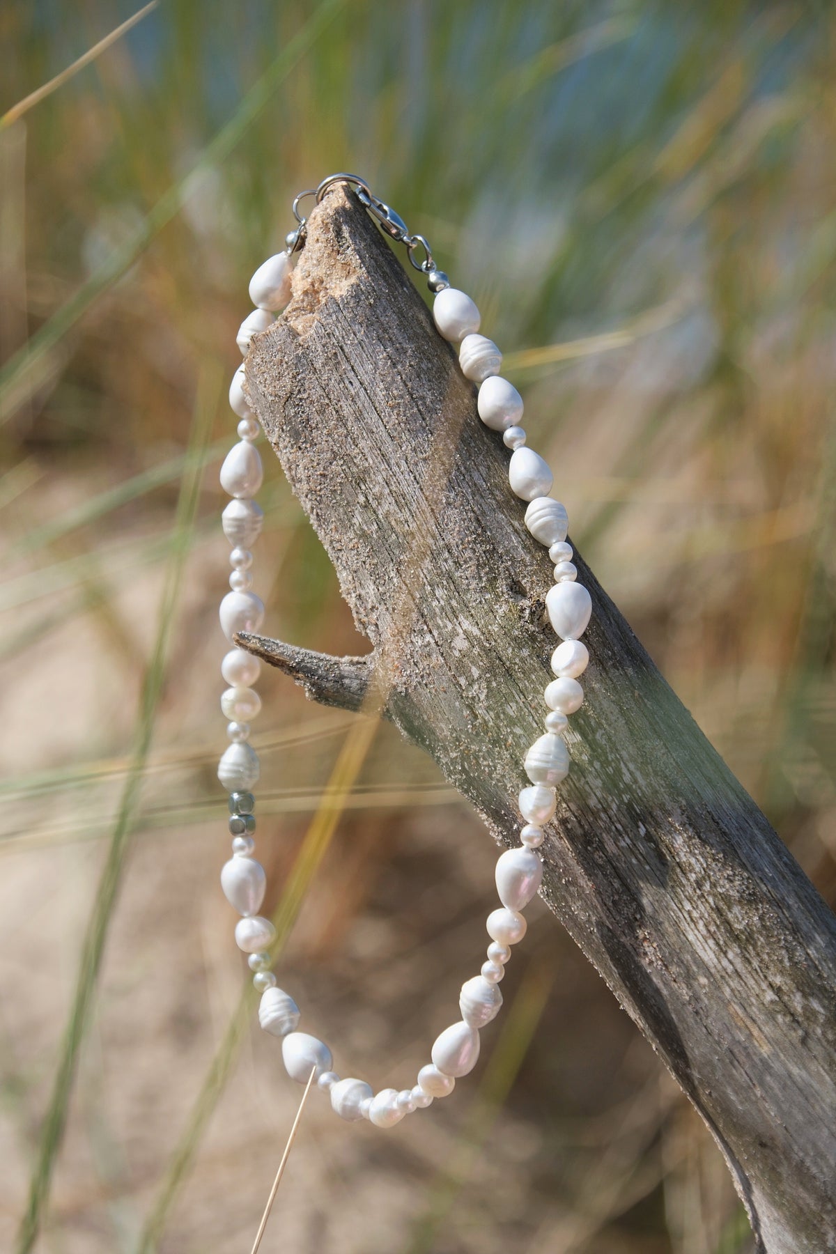 NECKLACE WITH PEARLS OF DIFFERENT SHAPES