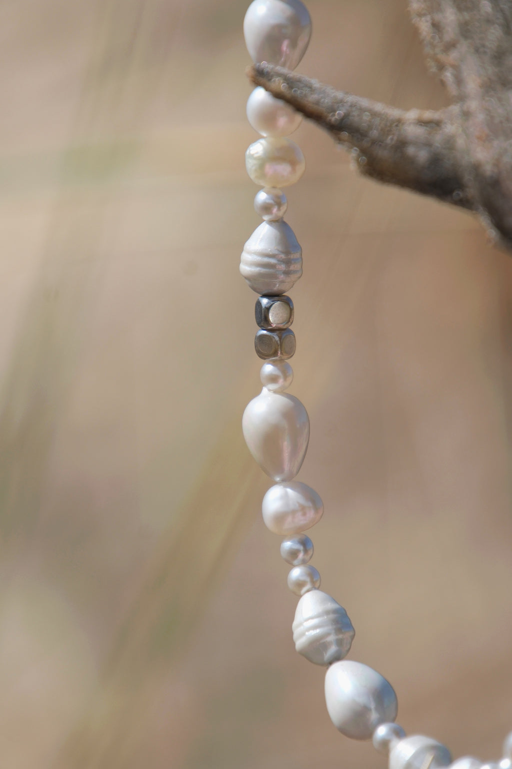 NECKLACE WITH PEARLS OF DIFFERENT SHAPES