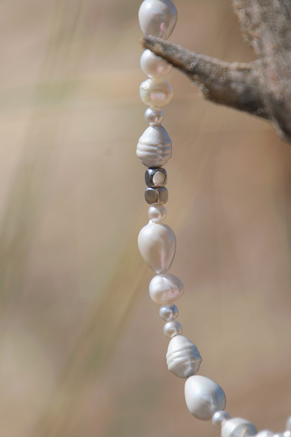 NECKLACE WITH PEARLS OF DIFFERENT SHAPES